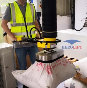 Bag Handling with the HEROLIFT Vacuum Tube lifter-03